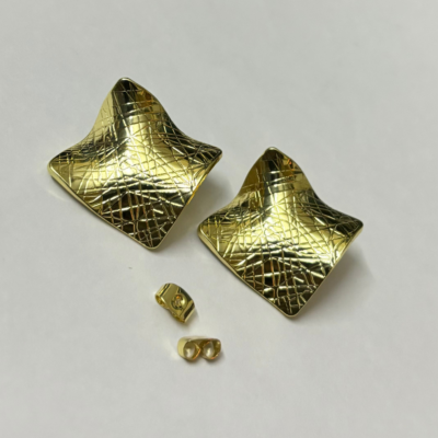Beautiful Anti-tarnish stud
