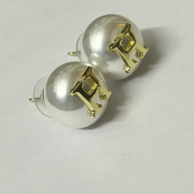 Anti tarnish pearl stud