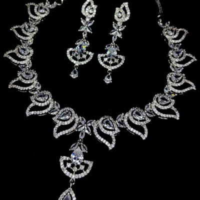 Rhodium-plated White Cubic Zirconia Handcrafted Premium Jewellery Set
